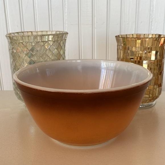Vintage Pyrex 1 1/2 Quart Brown Hombre Mixing Bowl #402 - Picture 8 of 9